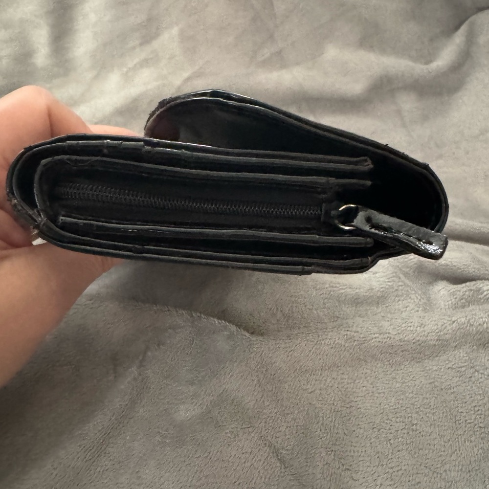 Kenneth Cole Reaction Black Faux Patent Leather Wallet - Picture 7 of 9